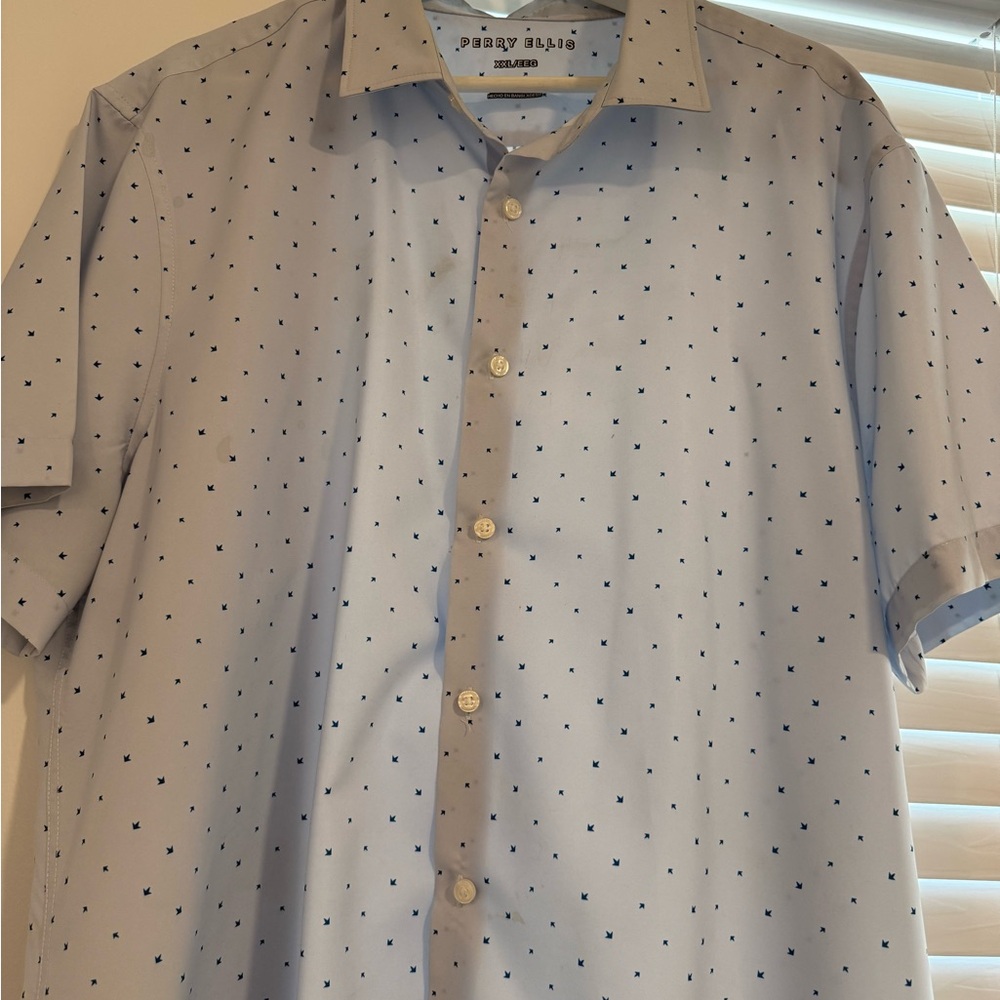 Perry Ellis Men's Light Blue Shirt with Navy Dots